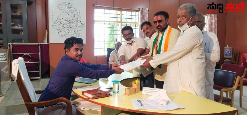 ಕಾಂಗ್ರೇಸ್ ಪಕ್ಷದ ಅಭ್ಯರ್ಥಿಯಾಗಿ ನಾಮಪತ್ರ ಸಲ್ಲಿಸಿದ ಸಂತೋಷ ಲಾಡ್ – ಹಿರಿಯರು ಆಪ್ತರೊಂದಿಗೆ ಉಮೇದುವಾರಿಕೆ ಸಲ್ಲಿಸಿದ ಮಾಜಿ ಸಚಿವ……