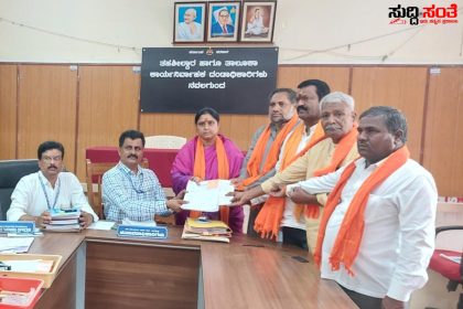 ನವಲಗುಂದ ದಲ್ಲಿ ಬಿಜೆಪಿ ಅಭ್ಯರ್ಥಿಯಾಗಿ ನಾಮಪತ್ರ ಸಲ್ಲಿಸಿದ ಶಂಕರ ಪಾಟೀಲ್ ಮುನೇನಕೊಪ್ಪ – ಬೃಹತ್ ಮೆರವಣಿಗೆ ಮೂಲಕ ಉಮೇದುವಾರಿಕೆ ಸಲ್ಲಿಕೆ…..