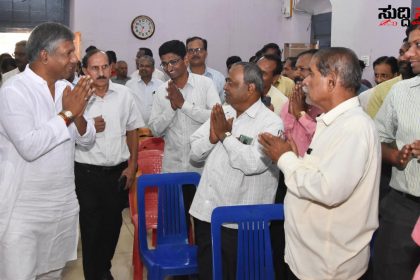 ಧಾರವಾಡದಲ್ಲಿ ಮುಂದುವರೆದ ಅರವಿಂದ ಬೆಲ್ಲದ ಪ್ರಚಾರ – ನೆಚ್ಚಿನ ಗುರುಗಳ ಆಶೀರ್ವಾದ ಪಡೆದು ಮತಯಾಚನೆ ಮಾಡಿದ ಸರಳ ಸಜ್ಜನಿಕೆಯ ರಾಜಕಾರಣಿ…..