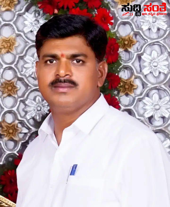 ಚುನಾವಣಾ ತರಬೇತಿ ಬಂದಿದ್ದ ಶಿಕ್ಷಕ ಹೃದಯಾಘಾತದಿಂದ ಸಾವು – ಶಿಕ್ಷಕನ ಸಾವಿಗೆ ಕಂಬನಿ ಮಿಡಿದ ನಾಡಿನ ನೌಕರರು….. ಚುನಾವಣಾ ತರಬೇತಿ ಬಂದಿದ್ದ ಶಿಕ್ಷಕ ಹೃದಯಾಘಾತದಿಂದ ಸಾವು – ಶಿಕ್ಷಕನ ಸಾವಿಗೆ ಕಂಬನಿ ಮಿಡಿದ ನಾಡಿನ ನೌಕರರು…..