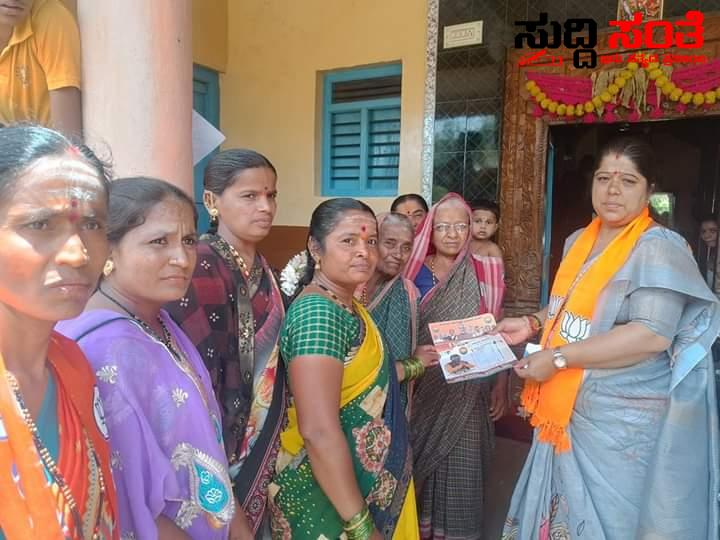 ವನಹಳ್ಳಿ,ತಳವಾಯಿ,ಕನಕೂರು ಗ್ರಾಮಗಳಲ್ಲಿ ಪತಿಯ ಪರವಾಗಿ ಅಬ್ಬರದ ಪ್ರಚಾರ ಮಾಡಿದ ಪ್ರೀಯಾ ದೇಸಾಯಿ – ಮನೆ ಮನೆಗೆ ತೆರಳಿ ಮತಯಾಚನೆ ಪ್ರಚಾರ…..