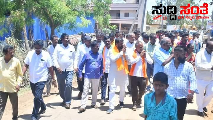 ಕ್ಷೇತ್ರದಲ್ಲಿ ಅಬ್ಬರದ ಪ್ರಚಾರ ಮಾಡುತ್ತಿರುವ ಅಮೃತ ದೇಸಾಯಿ – ಅಮೃತ ದೇಸಾಯಿಗೆ ಕ್ಷೇತ್ರದಲ್ಲಿ ಕಂಡು ಬರುತ್ತಿದೆ ಅಭೂತಪೂರ್ವ ಬೆಂಬಲ…..