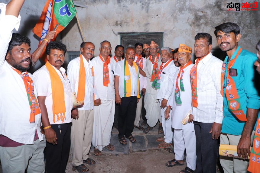 ಡಬಲ್ ಇಂಜಿನ್ ಸರ್ಕಾರಗಳ ಸಾಧನೆ ತಿಳಿಸುತ್ತಾ ಮತಯಾಚನೆ ಮಾಡುತ್ತಿರುವ MR ಪಾಟೀಲ – ಹೋದಲ್ಲೇಲ್ಲ ಕ್ಷೇತ್ರದಲ್ಲಿ MR ಪಾಟೀಲ ರಿಗೆ ಸಿಗುತ್ತಿದೆ ಅಪಾರ ಜನಬೆಂಬಲ….. ಡಬಲ್ ಇಂಜಿನ್ ಸರ್ಕಾರಗಳ ಸಾಧನೆ ತಿಳಿಸುತ್ತಾ ಮತಯಾಚನೆ ಮಾಡುತ್ತಿರುವ MR ಪಾಟೀಲ – ಹೋದಲ್ಲೇಲ್ಲ ಕ್ಷೇತ್ರದಲ್ಲಿ MR ಪಾಟೀಲ ರಿಗೆ ಸಿಗುತ್ತಿದೆ ಅಪಾರ ಜನಬೆಂಬಲ…..