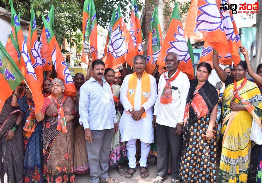 ಅರವಿಂದ ಬೆಲ್ಲದ ಗೆ ಅಭೂತಪೂರ್ವ ಬೆಂಬಲ ನೀಡಿದ ಲಕ್ಷ್ಮಿ ಸಿಂಗನಕೇರಿ ಬಡಾವಣೆಯ ನಿವಾಸಿಗಳು – ನಿವಾಸಿಗಳ ಬೆಂಬಲಕ್ಕೆ ಫೀದಾ ಆದ ಅರವಿಂದ ಬೆಲ್ಲದ….. ಅರವಿಂದ ಬೆಲ್ಲದ ಗೆ ಅಭೂತಪೂರ್ವ ಬೆಂಬಲ ನೀಡಿದ ಲಕ್ಷ್ಮಿ ಸಿಂಗನಕೇರಿ ಬಡಾವಣೆಯ ನಿವಾಸಿಗಳು – ನಿವಾಸಿಗಳ ಬೆಂಬಲಕ್ಕೆ ಫೀದಾ ಆದ ಅರವಿಂದ ಬೆಲ್ಲದ…..