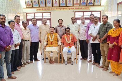 ಕರ್ನಾಟಕ ಶಿಕ್ಷಕರ ಸಂಘಗಳ ಪರಿಷತ್(ರಿ) ನ ಸಾರಥ್ಯವನ್ನು ವಹಿಸಿಕೊಂಡ ಡಾ||ಆರ್.ನಾರಾಯಣಸ್ವಾಮಿ ಚಿಂತಾಮಣಿ ರವರನ್ನು –  ಅವಿರೋಧ ವಾಗಿ ಆಯ್ಕೆ ಮಾಡಿ ರಾಜ್ಯಕ್ಕೆ ಮಾದರಿಯಾದ ರಾಜ್ಯ ಘಟಕ…..