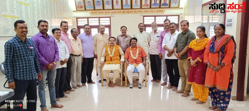 ಕರ್ನಾಟಕ ಶಿಕ್ಷಕರ ಸಂಘಗಳ ಪರಿಷತ್(ರಿ) ನ ಸಾರಥ್ಯವನ್ನು ವಹಿಸಿಕೊಂಡ ಡಾ||ಆರ್.ನಾರಾಯಣಸ್ವಾಮಿ ಚಿಂತಾಮಣಿ ರವರನ್ನು –  ಅವಿರೋಧ ವಾಗಿ ಆಯ್ಕೆ ಮಾಡಿ ರಾಜ್ಯಕ್ಕೆ ಮಾದರಿಯಾದ ರಾಜ್ಯ ಘಟಕ…..