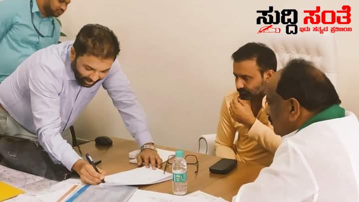 ಬಹು ನಿರೀಕ್ಷಿತ ಬೇಡ್ತಿ ನಾಲಾ ಏತ ನೀರಾವರಿ ಯೋಜನೆ ಕುರಿತು ಸಭೆ ನಡೆಸಿದ ಸಚಿವ ಸಂತೋಷ ಲಾಡ್ – ಬಿಡುವಿಲ್ಲದ ಹತ್ತಾರು ಕೆಲಸ ಕಾರ್ಯಗಳ ನಡುವೆಯೂ ಕ್ಷೇತ್ರದಲ್ಲಿನ ಯೋಜನೆ ಕುರಿತು ವಿಧಾನಸೌಧದಲ್ಲಿ ನಡೆಯಿತು ಸಭೆ ಸಾಕ್ಷಿಯಾದರು ಶಾಸಕ NK ಕೋನರೆಡ್ಡಿ….. ಬಹು ನಿರೀಕ್ಷಿತ ಬೇಡ್ತಿ ನಾಲಾ ಏತ ನೀರಾವರಿ ಯೋಜನೆ ಕುರಿತು ಸಭೆ ನಡೆಸಿದ ಸಚಿವ ಸಂತೋಷ ಲಾಡ್ – ಬಿಡುವಿಲ್ಲದ ಹತ್ತಾರು ಕೆಲಸ ಕಾರ್ಯಗಳ ನಡುವೆಯೂ ಕ್ಷೇತ್ರದಲ್ಲಿನ ಯೋಜನೆ ಕುರಿತು ವಿಧಾನಸೌಧದಲ್ಲಿ ನಡೆಯಿತು ಸಭೆ ಸಾಕ್ಷಿಯಾದರು ಶಾಸಕ NK ಕೋನರೆಡ್ಡಿ…..