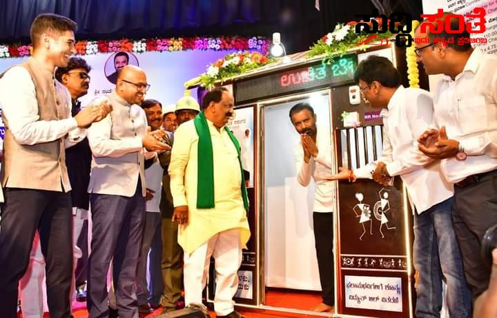 ಗೃಹಜ್ಯೋತಿ ಯೋಜನೆಗೆ ಧಾರವಾಡದಲ್ಲಿ ಚಾಲನೆ – ವಿಭಿನ್ನವಾಗಿ ಯೋಜನೆಗೆ ಚಾಲನೆ ನೀಡಿದ ಸಚಿವ ಸಂತೋಷ ಲಾಡ್ ಸಾಕ್ಷಿಯಾದರು ಶಾಸಕ NH ಕೋನರಡ್ಡಿ ಅಧಿಕಾರಿಗಳು…..