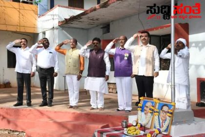 ಕರ್ನಾಟಕ ರಾಜ್ಯ ಸರ್ಕಾರಿ ನೌಕರರ ಧಾರವಾಡ ಜಿಲ್ಲಾ ಕಚೇರಿಯಲ್ಲಿ ಅದ್ದೂರಿ 77ನೇ ಸ್ವಾತಂತ್ರ್ಯ ದಿನಾಚರಣೆ ಆಚರಣೆ – ಸಂಘಟನೆಯ ಜಿಲ್ಲಾಧ್ಯಕ್ಷರು ಮುಖಂಡರು ಉಪಸ್ಥಿತಿ……