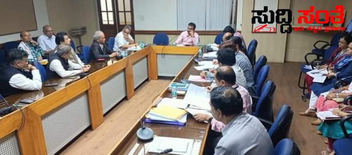 ವಿಕಾಸಸೌಧದಲ್ಲಿ ಕರ್ನಾಟಕ ಸಣ್ಣ ಕೈಗಾರಿಕೆಗಳ ಸಂಘದ ಪ್ರತಿನಿಧಿಗಳ ಜೊತೆ ಕಾರ್ಮಿಕ ಸಚಿವ ಸಂತೋಷ ಲಾಡ್ ಸಭೆ – ಹಲವು ವಿಚಾರಗಳ ಕುರಿತು ಚರ್ಚೆ ಮಾಡಿದ ಸಚಿವರು…..