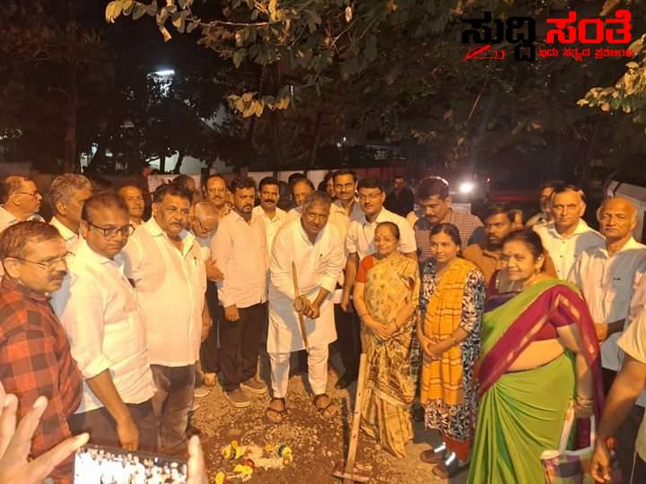 ಕ್ಷೇತ್ರದಲ್ಲಿ ವಿವಿಧ ಅಭಿವೃದ್ದಿ ಕಾಮಗಾರಿಗಳಿಗೆ ಭೂಮಿ ಪೂಜೆ ಮಾಡಿದ ಶಾಸಕ ಅರವಿಂದ ಬೆಲ್ಲದ – ಡಾಂಬರಿಕರಣ ಕಾಮಗಾರಿಗೆ ಚಾಲನೆ ನೀಡಿದ ಶಾಸಕರು…..
