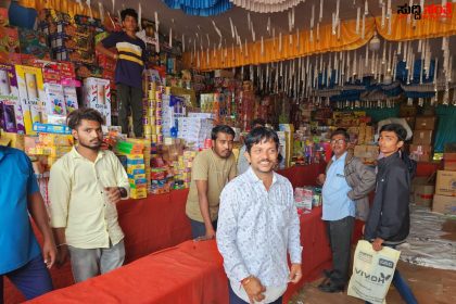 ಜನರ ಜೀವದ ಜೊತೆ ಪಟಾಕಿ ವ್ಯಾಪಾರಸ್ಥರ ಚಲ್ಲಾಟ – ಪಟಾಕಿ ವ್ಯಾಪಾರದಲ್ಲಿ ರಾಮನ ಲೆಕ್ಕ…ಕೃಷ್ಣನ‌ ಲೆಕ್ಕ…..DC,SP ಸಾಹೇಬ್ರೇ ಒಮ್ಮೆ ನೋಡಿ…..