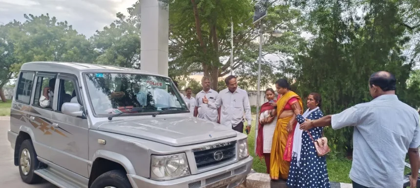 ಲೋಕಾಯುಕ್ತ ಬಲೆಗೆ ಬಿದ್ದ ಶಿಶು ಅಭಿವೃದ್ದಿ ಯೋಜನಾ ಅಧಿಕಾರಿ – ಒಂದೂವರೆ ಲಕ್ಷ ರೂಪಾಯಿ ಬೇಡಿಕೆ ಇಟ್ಟಿದ್ದ ಅಧಿಕಾರಿಯನ್ನು ಟ್ರ್ಯಾಪ್ ಮಾಡಿದ ಲೋಕಾ ಅಧಿಕಾರಿಗಳು….. ಲೋಕಾಯುಕ್ತ ಬಲೆಗೆ ಬಿದ್ದ ಶಿಶು ಅಭಿವೃದ್ದಿ ಯೋಜನಾ ಅಧಿಕಾರಿ – ಒಂದೂವರೆ ಲಕ್ಷ ರೂಪಾಯಿ ಬೇಡಿಕೆ ಇಟ್ಟಿದ್ದ ಅಧಿಕಾರಿಯನ್ನು ಟ್ರ್ಯಾಪ್ ಮಾಡಿದ ಲೋಕಾ ಅಧಿಕಾರಿಗಳು…..