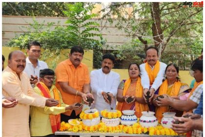 ಹುಬ್ಬಳ್ಳಿಯ ವಾರ್ಡ್ 41 ರಲ್ಲಿ ಅರ್ಥಪೂರ್ಣವಾಗಿ ನಡೆಯಿತು ಮೇರಾ ಮಿಟ್ಟಿ ಮೇರಾ ದೇಶ ಕಾರ್ಯಕ್ರಮ – ಪಾಲಿಕೆಯ ಸದಸ್ಯ ಸಂತೋಷ ಚವಾಣ್ ರಿಂದ ಚಾಲನೆ ಬೀರಪ್ಪ ಕಂಡೆಕರ್ ಸೇರಿದಂತೆ ಹಲವರು ಉಪಸ್ಥಿತಿ…..