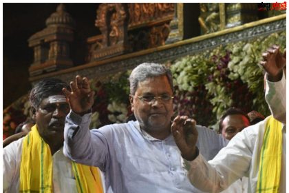 CM ಸಿದ್ದರಾಮಯ್ಯ ಮತ್ತೊಂದು ಡ್ಯಾನ್ಸ್ ವಿಡಿಯೋ ವೈರಲ್ – ಕಲಾವಿದರಗಿಂತ ಅದ್ಭುತವಾಗಿ ಡ್ಯಾನ್ಸ್ ಮಾಡಿದ ನಾಡದೋರೆ ಸಿಳ್ಳೆ ಹೊಡೆದು ಕ್ಯಾಕಿ ಹೊಡೆದ ಪ್ರೇಕ್ಷಕರು ವೈರಲ್ ಆಗಿದೆ ವಿಡಿಯೋ