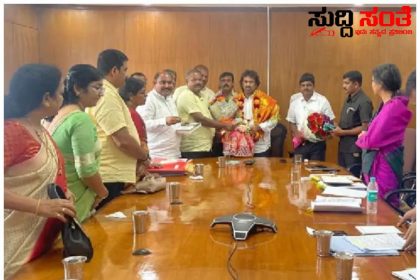 ಪ್ರಾಥಮಿಕ ಶಾಲಾ ಸೇವಾನಿರತ ಪದವೀಧರ ಶಿಕ್ಷಕರ ಜ್ಯೇಷ್ಠತೆಯ ಸಮಸ್ಯೆ ಕುರಿತು ಶಿಕ್ಷಣ ಸಚಿವರೊಂದಿಗೆ KSPSTA ಟೀಮ್ ಸಭೆ – ಪ್ರಮುಖ ಸಮಸ್ಯೆಗಳ ಕುರಿತು ಸಚಿವರೊಂದಿಗೆ ಚರ್ಚೆ ಮಾಡಿದ ಚಂದ್ರಶೇಖರ ನುಗ್ಗಲಿ ನೇತ್ರತ್ವದಲ್ಲಿನ ಟೀಮ್…..