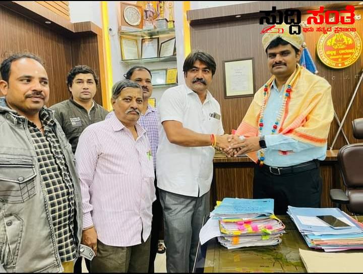 ಪಾಲಿಕೆಗೆ ಡಾ ಈಶ್ವರ ಉಳ್ಳಾಗಡ್ಡಿ ಆಯುಕ್ತರಾಗಿ ಬಂದ ನಂತರ ಸಾಕಷ್ಟು ಕೆಲಸ ಕಾರ್ಯ ಮಾಡಿದ್ದಾರೆ ರಾಜು ನಾಯಕವಾಡಿ – ವೈಯಕ್ತಿಕ ಪ್ರತಿಷ್ಠೆಗಾಗಿ ಆಯುಕ್ತರ ವರ್ಗಾವಣೆ ಕೂಗು ಸರಿಯಲ್ಲ ಎಂದ ಯುವ ಮುಖಂಡ…..