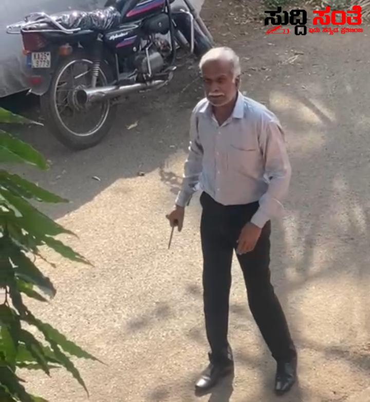 ಮನೆಯ ಮುಂದೆ ಬಂದು ಸೊಂಟದಲ್ಲಿನ ಚಾಕು ತಗೆದು ನೋಡಿಲ್ಲಿ ಎಂದ – ನನಗೂ ಇದೇ ಬೇಕಾಗಿತ್ತು ಎನ್ನುತ್ತಾ ವಿಡಿಯೋ ಮಾಡಿದರು ಹುಬ್ಬಳ್ಳಿಯಲ್ಲಿ ಚಾಕು ಚಮಕ್…..