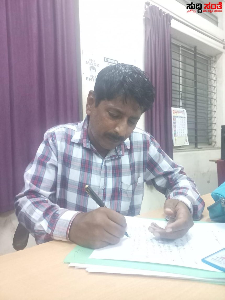 ಲೋಕಾಯುಕ್ತ ಬಲೆಗೆ ಬಿದ್ದ ಇಬ್ಬರು ಸರ್ಕಾರಿ ನೌಕರರು – ಹಣ ತಗೆದುಕೊಳ್ಳುವಾಗ ಟ್ರ್ಯಾಪ್….. ಲೋಕಾಯುಕ್ತ ಬಲೆಗೆ ಬಿದ್ದ ಇಬ್ಬರು ಸರ್ಕಾರಿ ನೌಕರರು – ಹಣ ತಗೆದುಕೊಳ್ಳುವಾಗ ಟ್ರ್ಯಾಪ್…..