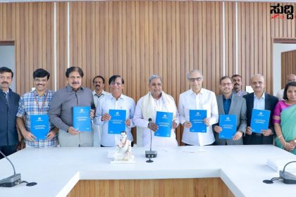 ಸರ್ಕಾರಕ್ಕೆ ಸಲ್ಲಿಕೆಯಾಯಿತು 7ನೇ ವೇತನ ಆಯೋಗದ ವರದಿ – ಮುಖ್ಯಮಂತ್ರಿಯವರಿಗೆ ವರದಿಯನ್ನು ನೀಡಿದ 7ನೇ ವೇತನ ಆಯೋಗದ ನಿಯೋಗ…..