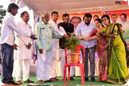 ನಿವಾಸಿಗಳಿಗೆ ಹಕ್ಕು ಪತ್ರಗಳ ವಿತರಣೆ ಮಾಡಿದ ಸಚಿವ ಸಂತೋಷ ಲಾಡ್,ಶಾಸಕ ಪ್ರಸಾದ್ ಅಬ್ಬಯ್ಯ – ಕೊಳಚೆ ಪ್ರದೇಶ ಅಭಿವೃದ್ದಿ ಮಂಡಳಿಯಿಂದ ನಿವಾಸಿಗಳಿಗೆ ಹಕ್ಕು ಪತ್ರ ವಿತರಣೆ – 3.5 ಕೋಟಿ ರೂಪಾಯಿ ವೆಚ್ಚದಲ್ಲಿ ವಿವಿಧ ಕಾಮಗಾರಿಗಳಿಗೆ ಚಾಲನೆ…..