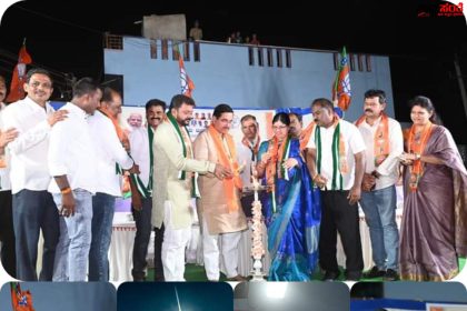 ತಡಕೋಡ ಗ್ರಾಮದಲ್ಲಿ ಯಶಸ್ವಿಯಾಗಿ ನಡೆಯಿತು ಬೃಹತ್‌ ಕಾರ್ಯಕರ್ತರ ಸಮಾವೇಶ  ಧಣಿ ಕ್ಷೇತ್ರದಲ್ಲಿ ಪ್ರಹ್ಲಾದ್ ಜೋಶಿ ಯವರಿಗೆ ಸಿಕ್ಕಿತು ಅಭೂತಪೂರ್ವ ಬೆಂಬಲ…..