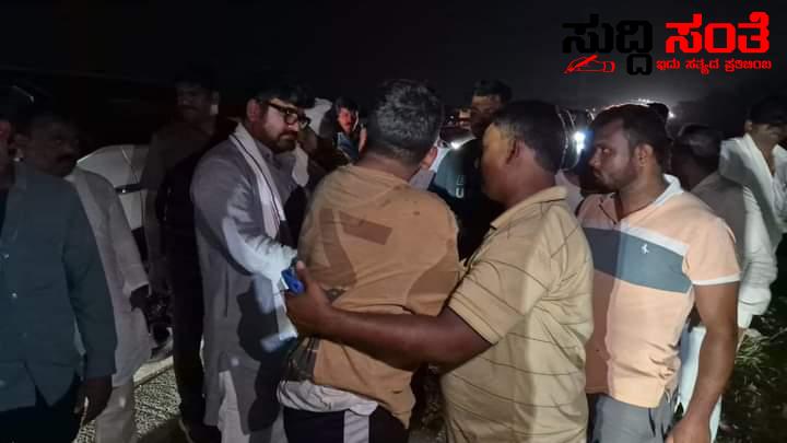 ಮಾನವೀಯತೆ ಮೆರೆದ ಶಾಸಕ ವಿನಯ ಕುಲಕರ್ಣಿ – ರಾಜಕಾರಣಿಗಳಿಗೆ ಮಾದರಿಯಾದ “VK”