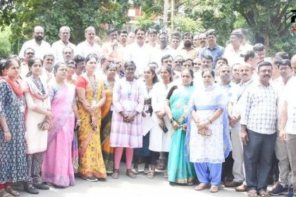 ತುಮಕೂರಿನಲ್ಲೂ ರಾಜ್ಯ ಸರ್ಕಾರಿ ನೌಕರರ ಪ್ರತಿಭಟನೆ – ಜಿಲ್ಲಾಧ್ಯಕ್ಷ ಎನ್ ನರಸಿಂಹರಾಜು ನೇತ್ರತ್ವದಲ್ಲಿ ಪ್ರತಿಭಟನೆ ಮನವಿ ಸಲ್ಲಿಕೆ…..