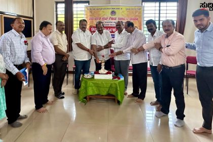 ಧಾರವಾಡ ದ ಧರಣಿ ಅರ್ಬನ್ ಕ್ರೆಡಿಟ್ ಸೌಹಾರ್ದ ಸಹಕಾರಿ ನಿ 9 ನೇ ವಾರ್ಷಿಕ ಸರ್ವಸಾಧಾರಣ ಸಭೆ  – ಸಂಸ್ಥೆಯ ಸರ್ವಾಂಗೀಣ ಅಭಿವೃದ್ಧಿ ಬಗ್ಗೆ ಅಧ್ಯಕ್ಷರು ಮಹೇಶ ಶೆಟ್ಟಿಯವರ ನೇತೃತ್ವದಲ್ಲಿ ವಿಸ್ತೃತ ಚರ್ಚೆ…..