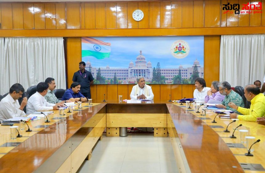 ಶಿಕ್ಷಕರ ಮುಂಬಡ್ತಿ,ಸೇವಾ ಬೇಡಿಕೆ ಕುರಿತು ಒಂದು ತಿಂಗಳೊಳಗೆ ಸೂಕ್ತ ನಿರ್ಧಾರ ಕೈಗೊಳ್ಳ ಲಾಗುವುದು CM  – ಶಿಕ್ಷಕರ ಬೇಡಿಕೆಗಳ ಕುರಿತು ಸಭೆ ಮಾಡಿದ CM…..