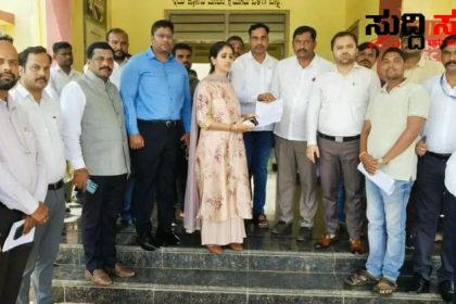 ಶಿಕ್ಷಕರ ವರ್ಗಾವಣೆಗೆ ಪಟ್ಟು ಹಿಡಿದ ಗ್ರಾಮಸ್ಥರು – ಜಿಲ್ಲಾಧಿಕಾರಿಗೆ ಮನವಿ ನೀಡಿದ ಗ್ರಾಮಸ್ಥರು ವರ್ಗಾವಣೆಗೆ ಒತ್ತಾಯ…..