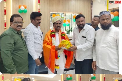 ಶಾಸಕ ಪ್ರಸಾದ ಅಬ್ಬಯ್ಯ ರಿಗೆ ಶುಭ ಹಾರೈಸಿದ ಪಾಲಿಕೆಯ ವಿರೋಧ ಪಕ್ಷದ ನಾಯಕ ರಾಜು ಕಮತಿ – ಆರಂಭಗೊಂಡಿತು ನೂತನ ಸಾರ್ವಜನಿಕ ಸಂಪರ್ಕ ಕಚೇರಿ – ಶಾಸಕರಿಗೆ ಹೂಗುಚ್ಚ ನೀಡಿ ಶುಭಹಾರೈಸಿದ ಪಾಲಿಕೆಯ ವಿರೋಧ ಪಕ್ಷದ ನಾಯಕರು ಸಾಥ್ ನೀಡಿದ ಪಾಲಿಕೆಯ ಸದಸ್ಯರು…..