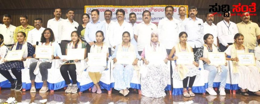 ಶೀಘ್ರದಲ್ಲೇ ಜಾರಿಯಾಗಲಿದೆ ಹಳೆ ಪಿಂಚಣಿ ಯೋಜನೆ ಭರವಸೆ ನೀಡಿದ ಷಡಾಕ್ಷರಿಯವರು – OPS ನಿರೀಕ್ಷೆಯಲ್ಲಿದ್ದ ರಾಜ್ಯ ಸರ್ಕಾರಿ ನೌಕರರಿಗೆ ಗುಡ್ ನ್ಯೂಸ್ ನೀಡಿದ ರಾಜ್ಯಾಧ್ಯಕ್ಷರು…..