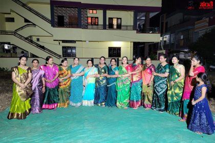 ಬನಶಂಕರಿ ಬಡಾವಣೆಯಲ್ಲಿ ಕಳೆಗಟ್ಟಿದ ನವರಾತ್ರಿ ವೈಭವ – ಬಡಾವಣೆಯ ಮಹಿಳೆಯರಿಂದ ವಿಶೇಷವಾಗಿ ಕಂಡು ಬರುತ್ತಿದೆ ದಾಂಡಿಯಾ ಡ್ಯಾನ್ಸ್…..