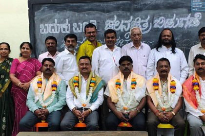 ಸರ್ಕಾರಿ ನೌಕರರ ಸಂಘಕ್ಕೆ ಅವಿರೋಧವಾಗಿ ಆಯ್ಕೆಯಾದ ಪದಾಧಿಕಾರಿಗಳಿಗೆ ಧಾರವಾಡ ದಲ್ಲಿ ಸನ್ಮಾನ ಗೌರವ – ನವರಸ ಸ್ನೇಹಿತರ ವೇದಿಕೆ ಮತ್ತು ಅಕ್ಷರತಾಯಿ ಲೂಸಿ ಸಾಲ್ಡಾನ ಸೇವಾ ಸಂಸ್ಥೆಯ ವತಿಯಿಂದ ಸನ್ಮಾನ ಗೌರವ…..