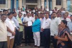 ಸರ್ಕಾರಿ ನೌಕರರ ಪ್ರತಿಭಟನೆ – ರವಿ ಗುಂಜೀಕರ ನೇತೃತ್ವದಲ್ಲಿ ನೌಕರರ ಪ್ರತಿಭಟನೆ ಜಿಲ್ಲಾಧಿಕಾರಿಗೆ ಮನವಿ…..