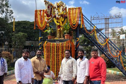 ಹುಬ್ಬಳ್ಳಿಯಲ್ಲಿ ಕ್ರಾಂತಿ ವೀರ ಸಂಗೊಳ್ಳಿ ರಾಯಣ್ಣ ಅಭಿಮಾನಿ ಬಳಗದಿಂದ ಮಹಾ ಪರಿನಿರ್ವಾಣ ದಿನಾಚರಣೆ – ಸುರೇಶ ಗೋಕಾಕ ನೇತ್ರತ್ವದಲ್ಲಿ ಡಾ ಬಿ ಆರ್ ಅಂಬೇಡ್ಕರ್ ಗೆ ಪುಷ್ಪಾರ್ಪಣೆ ನಮನ ಸಲ್ಲಿಕೆ…..