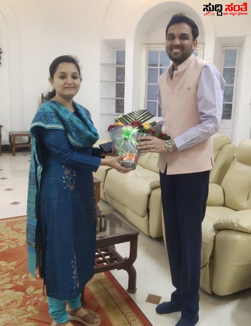 ಧಾರವಾಡ ZP CEO ಭುವನೇಶ ಪಾಟೀಲ್ ಅಧಿಕಾರ ಸ್ವೀಕಾರ – DC ಯವರಿಂದ ಅಧಿಕಾರ ವಹಿಸಿಕೊಂಡ ಭುವನೇಶ ಪಾಟೀಲ್….. ಧಾರವಾಡ ZP CEO ಭುವನೇಶ ಪಾಟೀಲ್ ಅಧಿಕಾರ ಸ್ವೀಕಾರ – DC ಯವರಿಂದ ಅಧಿಕಾರ ವಹಿಸಿಕೊಂಡ ಭುವನೇಶ ಪಾಟೀಲ್…..