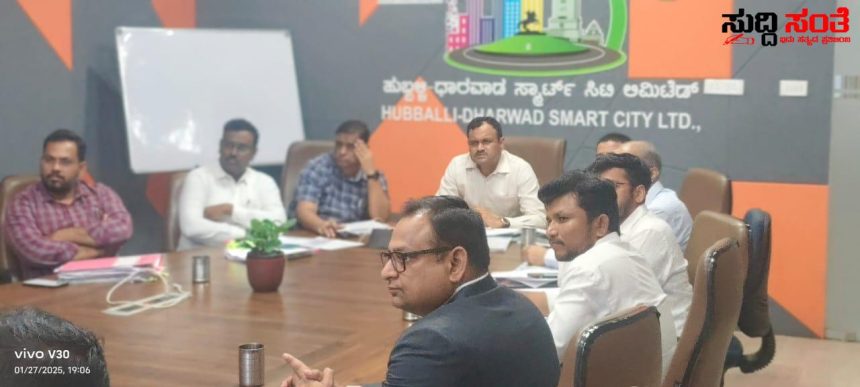 ಅಧಿಕಾರ ವಹಿಸಿಕೊಂಡ ಬೆನ್ನಲ್ಲೇ ಅಧಿಕಾರಿಗಳ ಚಳಿ ಬಿಡಿಸಿದ ಪಾಲಿಕೆಯ ನೂತನ ಆಯುಕ್ತರು – ಕೆಲಸ ಮಾಡಿ ಇಲ್ಲ ಕುರ್ಚಿ ಖಾಲಿ ಮಾಡಿ ಎನ್ನತ್ತಾ ತಾಕೀತು ಮಾಡಿದ ಡಾ ರುದ್ರೇಶ ಘಾಳಿ…..ಮೊದಲ ಸಭೆಯಲ್ಲಿಯೇ ಗುಡುಗು ಮಿಂಚುಗಳ ಆರ್ಭಟ….. ಅಧಿಕಾರ ವಹಿಸಿಕೊಂಡ ಬೆನ್ನಲ್ಲೇ ಅಧಿಕಾರಿಗಳ ಚಳಿ ಬಿಡಿಸಿದ ಪಾಲಿಕೆಯ ನೂತನ ಆಯುಕ್ತರು – ಕೆಲಸ ಮಾಡಿ ಇಲ್ಲ ಕುರ್ಚಿ ಖಾಲಿ ಮಾಡಿ ಎನ್ನತ್ತಾ ತಾಕೀತು ಮಾಡಿದ ಡಾ ರುದ್ರೇಶ ಘಾಳಿ…..ಮೊದಲ ಸಭೆಯಲ್ಲಿಯೇ ಗುಡುಗು ಮಿಂಚುಗಳ ಆರ್ಭಟ…..