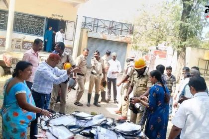 BEO ಕಚೇರಿಯಲ್ಲಿ ಬೆಂಕಿ ಮಹತ್ವದ ದಾಖಲೆಗಳು ಬೆಂಕಿಗೆ ಆಹುತಿ – ಬೆಂಕಿಯ ಕುರಿತು ತನಿಖೆ ಕೈಗೊಂಡ ಪೊಲೀಸರು…..