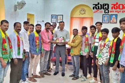 ಪಾಲಿಕೆಯ ನೂತನ ಆಯುಕ್ತರಿಗೆ ಜಯ ಕರ್ನಾಟಕ ಜನಪರ ವೇದಿಕೆಯಿಂದ ಸನ್ಮಾನ ಗೌರವ – ಪಾಲಿಕೆಗೆ ಅಧಿಕಾರ ವಹಿಸಿಕೊಂಡ ಡಾ ರುದ್ರೇಶ ಘಾಳಿಯವರನ್ನು ಸನ್ಮಾನಿಸಿ ಗೌರವಿಸಿ ಸ್ವಾಗತ ಮಾಡಿಕೊಂಡ ಮುತ್ತು ಬೆಳ್ಳಕ್ಕಿ ಆಂಡ್ ಟೀಮ್…..