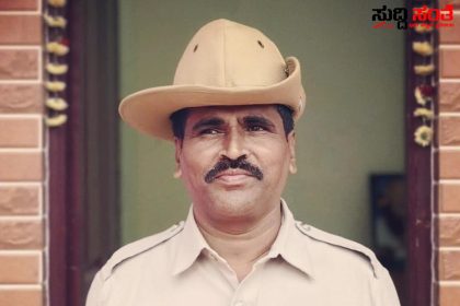 ಕಳೆದುಕೊಂಡು ಮೊಬೈಲ್ ನ್ನು ಒಂದು ಗಂಟೆಯಲ್ಲಿ ಹುಡುಕಿಕೊಟ್ಟ HC ಫಕೀರಪ್ಪ ನೇರ್ತಿ – ತರಾತುರಿಯಲ್ಲಿ ಲೊಕೇಶನ್ ತಗೆದುಕೊಂಡು ಒಂದು ಗಂಟೆಯಲ್ಲಿ ಮೊಬೈಲ್ ಹುಡುಕಿಕೊಟ್ಟ ಧಾರವಾಡ ಶಹರ ಪೊಲೀಸ್ ಠಾಣೆಯ ಹೆಡ್ ಕಾನ್ಸ್ ಟೇಬಲ್ ಫಕೀರಪ್ಪ ನೆರ್ತಿ ಕಾರ್ಯಕ್ಕೆ ಮೆಚ್ಚುಗೆಯ ಮಹಾಪೂರ…..