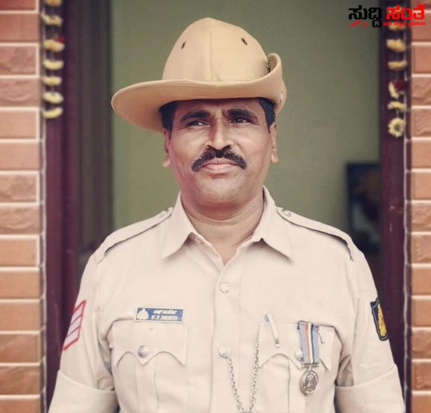 ಕಳೆದುಕೊಂಡು ಮೊಬೈಲ್ ನ್ನು ಒಂದು ಗಂಟೆಯಲ್ಲಿ ಹುಡುಕಿಕೊಟ್ಟ HC ಫಕೀರಪ್ಪ ನೇರ್ತಿ – ತರಾತುರಿಯಲ್ಲಿ ಲೊಕೇಶನ್ ತಗೆದುಕೊಂಡು ಒಂದು ಗಂಟೆಯಲ್ಲಿ ಮೊಬೈಲ್ ಹುಡುಕಿಕೊಟ್ಟ ಧಾರವಾಡ ಶಹರ ಪೊಲೀಸ್ ಠಾಣೆಯ ಹೆಡ್ ಕಾನ್ಸ್ ಟೇಬಲ್ ಫಕೀರಪ್ಪ ನೆರ್ತಿ ಕಾರ್ಯಕ್ಕೆ ಮೆಚ್ಚುಗೆಯ ಮಹಾಪೂರ…..