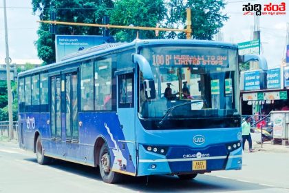 ದಿನಕ್ಕೊಂದು BRTS ರೂಲ್ಸ್ ಗಳಿಂದ ಬೇಸತ್ತ ಸಾರ್ವಜನಿಕರು – ಒಮ್ಮೆ ಅಲ್ಲೇ ಮತ್ತೊಮ್ಮೆ ಇಲ್ಲೇ ಗೊಂದಲದಲ್ಲಿ ಸಾರ್ವಜನಿಕರು…..ಟ್ರಾಫೀಕ್ ಜಾಮ್ ನಡುವೆ ಹೇಗೆ ಬಸ್ ಹೊಡೆಯಬೇಕು DC ಯವರೇ…..ಒಮ್ಮೆ ನೀವು ಹುಬ್ಬಳ್ಳಿ ಧಾರವಾಡ ಬಸ್ ಡ್ರೈವಿಂಗ್ ಮಾಡಿ ನೋಡಿ…..