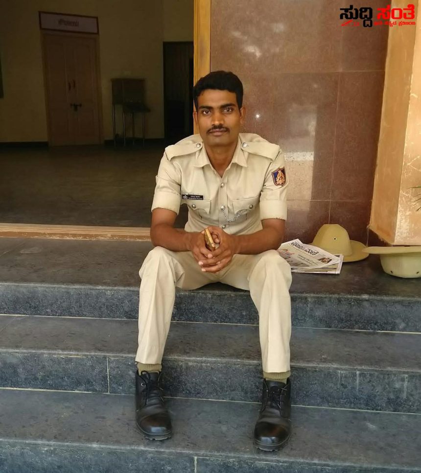 ಪೊಲೀಸ್ ಪೇದೆಗೆ ಡಿಕ್ಕಿ ಹೊಡೆದ ಲಾರಿ – ಲಾರಿ ನಿಲ್ಲಿಸದೇ ಪೊಲೀಸ್ ಪೇದೆ ಗೆ ಡಿಕ್ಕಿ ಸ್ಥಳದಲ್ಲೇ ಸಾವು…..