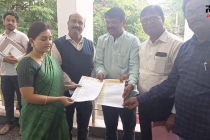 ಇ ಸ್ವತ್ತು ವಿಳಂಬಕ್ಕೆ ಜಿಲ್ಲಾಧಿಕಾರಿಗೆ ಮನವಿ ನೀಡಿದ ಸಿವಿಲ್ ಇಂಜನಿಯರ್ಸ್ ಸಂಘಟನೆ – ಸಾರ್ವಜನಿಕರ ಮೇಜರ್ ಸಮಸ್ಯೆಗೆ ಧ್ವನಿ ಎತ್ತಿದ ಪ್ರಶಾಂತ ಲೋಕಾಪೂರ ನೇತ್ರತ್ವದಲ್ಲಿ ಟೀಮ್…..