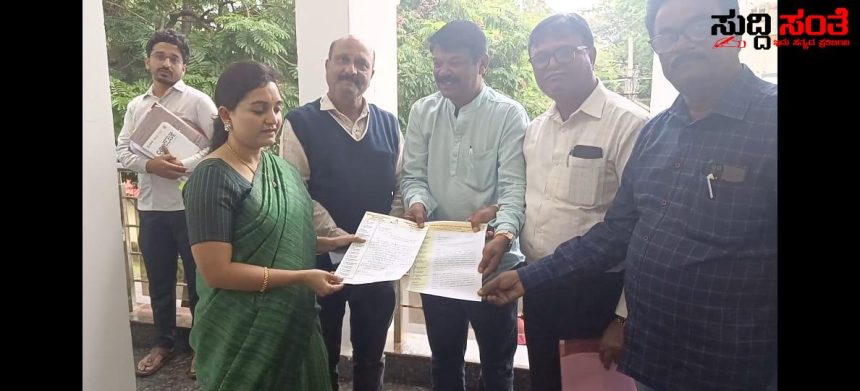 ಇ ಸ್ವತ್ತು ವಿಳಂಬಕ್ಕೆ ಜಿಲ್ಲಾಧಿಕಾರಿಗೆ ಮನವಿ ನೀಡಿದ ಸಿವಿಲ್ ಇಂಜನಿಯರ್ಸ್ ಸಂಘಟನೆ – ಸಾರ್ವಜನಿಕರ ಮೇಜರ್ ಸಮಸ್ಯೆಗೆ ಧ್ವನಿ ಎತ್ತಿದ ಪ್ರಶಾಂತ ಲೋಕಾಪೂರ ನೇತ್ರತ್ವದಲ್ಲಿ ಟೀಮ್…..