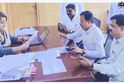 ಶಿಕ್ಷಕರನ್ನು ಮತದಾರರ ಪಟ್ಟಿ ಪರಿಷ್ಕ್ರರಣೆ ಕಾರ್ಯಕ್ಕೆ ನೇಮದಂತೆ ಷಡಾಕ್ಷರಿಯವರು ಒತ್ತಾಯ – ಶಿಕ್ಷಣ ಇಲಾಖೆಯ ಪ್ರಧಾನ ಕಾರ್ಯದರ್ಶಿಯವನ್ನು ಭೇಟಿಯಾದ ರಾಜ್ಯಾಧ್ಯಕ್ಷರು…..