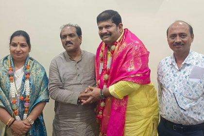 ಮೇಯರ್ ಉಪಮೇಯರ್ ಗೆ ಸನ್ಮಾನಿಸಿ ಗೌರವಿಸಿದ ಶಾಸಕ ಪ್ರಸಾದ್ ಅಬ್ಬಯ್ಯ – ಮೇಯರ್ ಶ್ರೀಮತಿ ಜ್ಯೋತಿ ಪಾಟೀಲ್,ಉಪಮೇಯರ್ ಸಂತೋಷ ಚವ್ಹಾಣ ಗೆ ಆತ್ಮೀಯ ಸನ್ಮಾನ ಗೌರವ…..ಅವಳಿ ನಗರದ ಅಭಿವೃದ್ದಿಗೆ ಶ್ರಮಿಸುವಂತೆ ಕರೆ…..