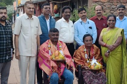 100 ಮನೆಗಳ ಗಣತಿ ಕಾರ್ಯ ಪೂರ್ಣಗೊಳಿಸಿದ ಶಿಕ್ಷಕಿ ಸಾವಿತ್ರಿ ಜಾಲಿಮರದ – ಸನ್ಮಾನಿಸಿ ಗೌರವಿಸಿದ್ರು ತಹಶೀಲ್ದಾರ.